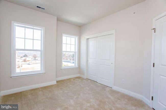 Building Photo - 65 Lila Ln