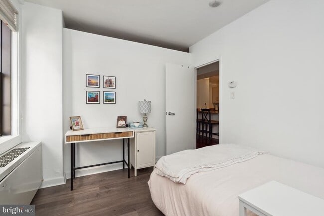 Building Photo - 219 S 18th St