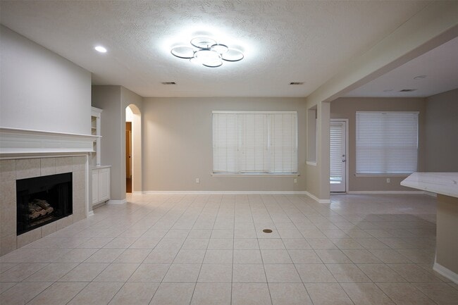 Building Photo - 105 N Holly Laurel Cir