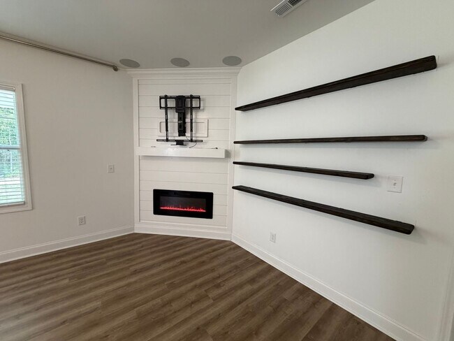 Building Photo - 908 Stevens~Raeford