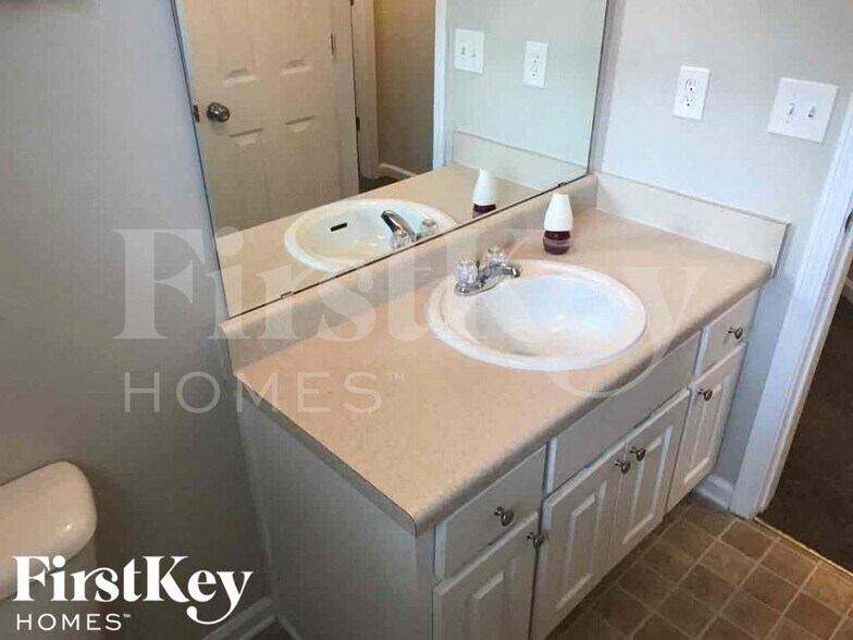 Building Photo - 8000 Burly Wood Way