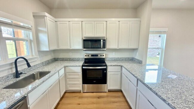 Building Photo - 530 Cosmos St