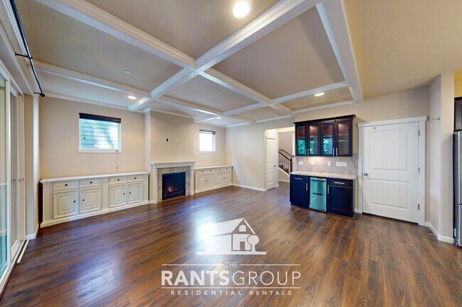 Building Photo - Stunning 4-Bedroom, 2.5-Bath Home within t...