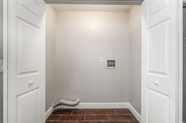 Building Photo - 513 Oakmont Pl