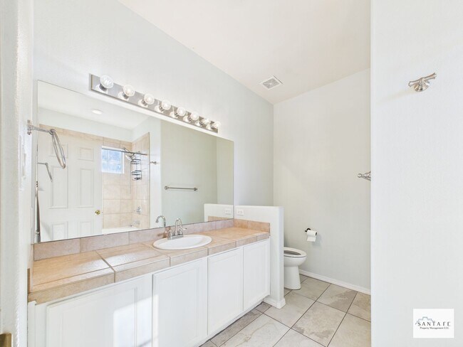 Building Photo - Single Family 3 Bedroom in Desirable Community