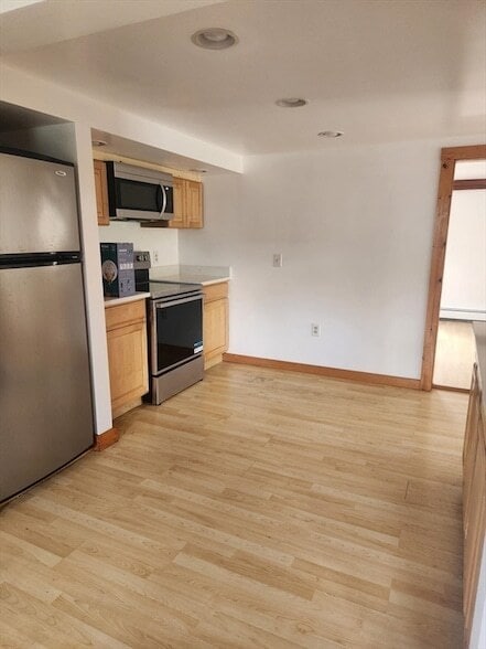 Building Photo - 92 Main St