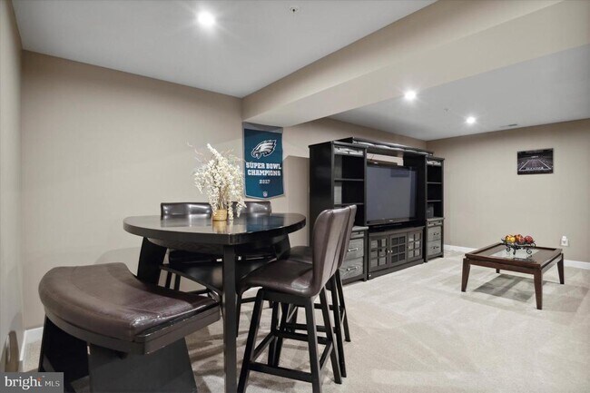 Building Photo - 1215 Benjamin Dr