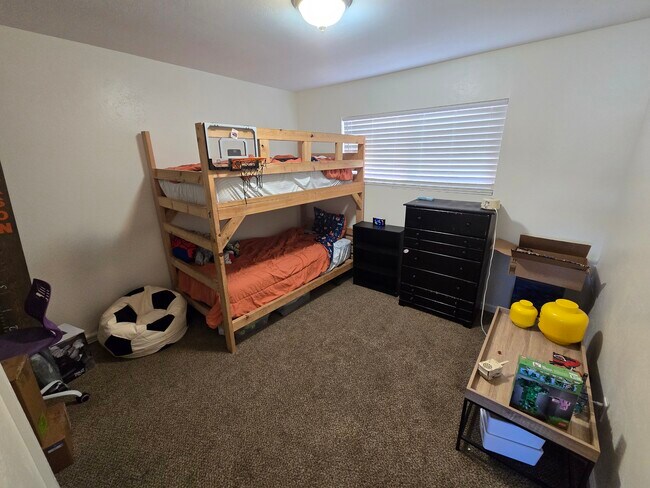 Building Photo - 3940 Silver Leaf Dr