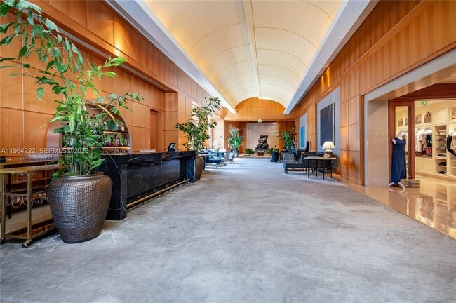 Building Photo - 1425 Brickell Ave