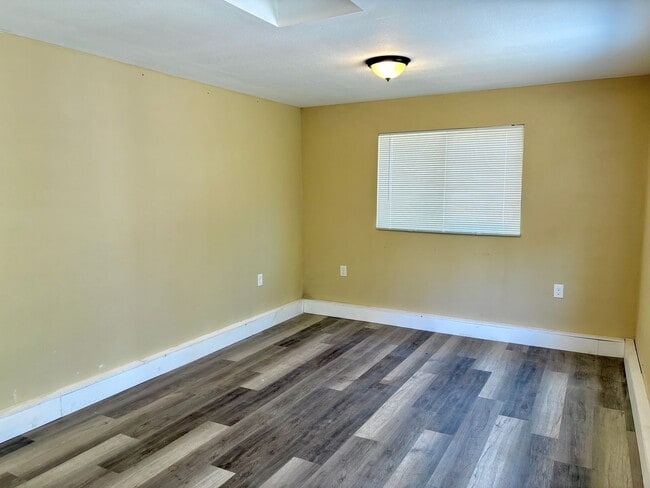 Building Photo - University Park Home with Finished Basemen...
