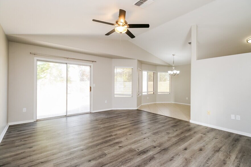 Building Photo - 1042 N Blackbird Dr