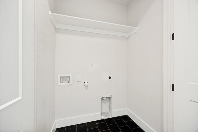 Building Photo - 5633 Live Oak St