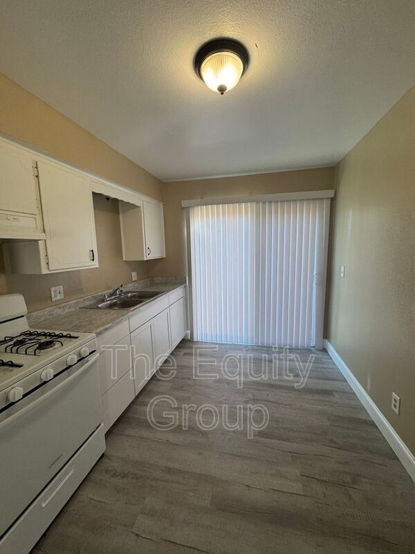 Building Photo - 624 N Garden St