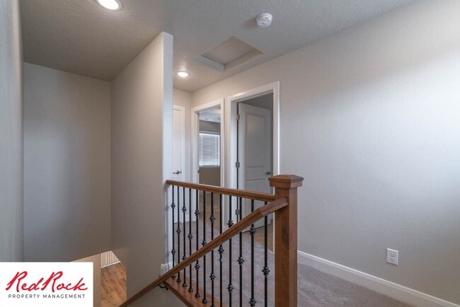 Building Photo - Newer Townhome in Hurricane Heights