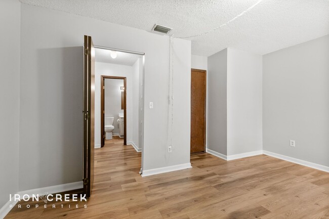 Building Photo - Spacious 2-Bedroom Condo in a Private Comm...