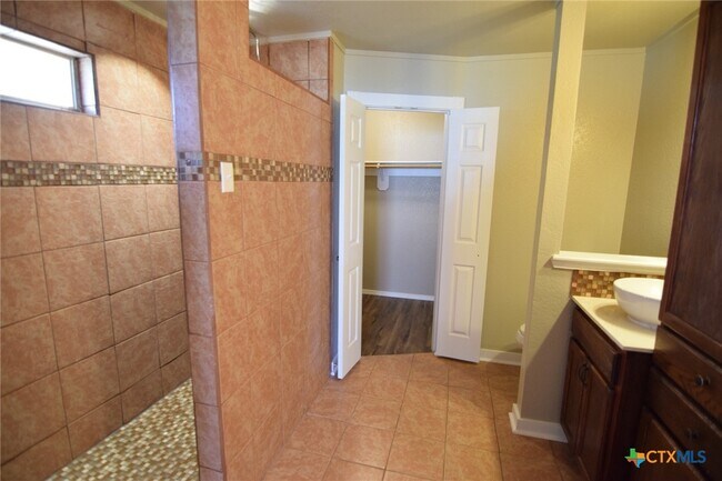 Building Photo - 4201 Bluestem Ln