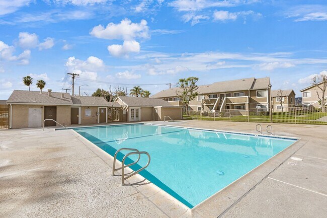 Building Photo - 2BD 2BTH B