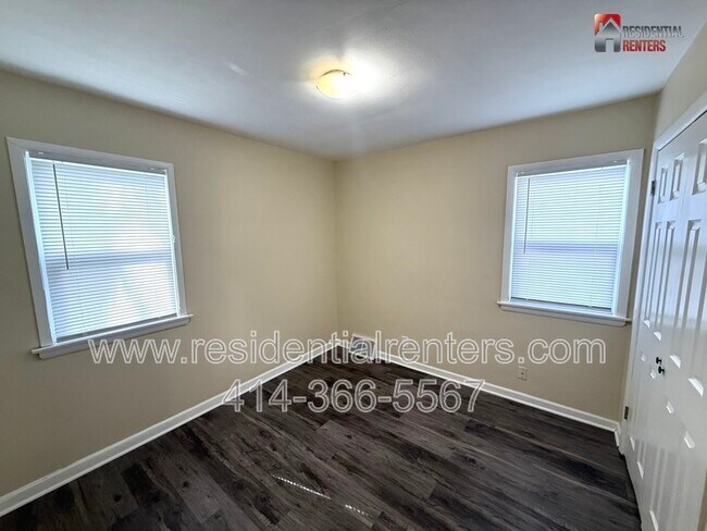 Building Photo - 4703 N 45th St