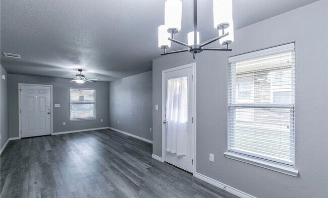 Building Photo - Cozy Duplex in Temple, Ready for Move-In!