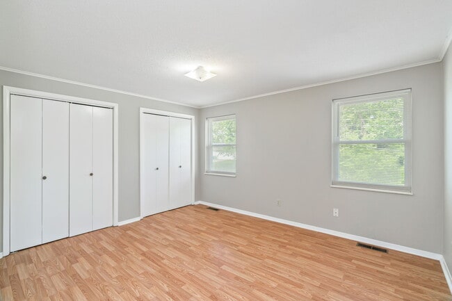 Building Photo - 302 Wakefield Rd
