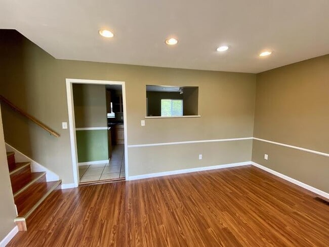Building Photo - 3704 Timbercrest Dr NW