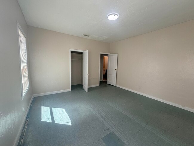 Building Photo - 504 El Prado