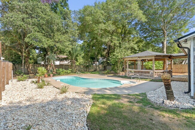Building Photo - 101 Hands Cove Ln