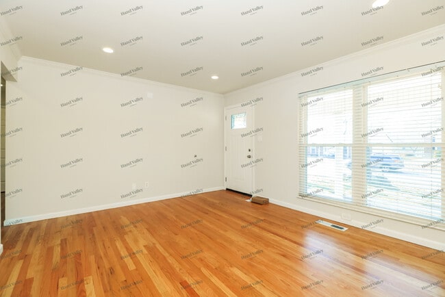 Building Photo - 406 Cardiff Ln