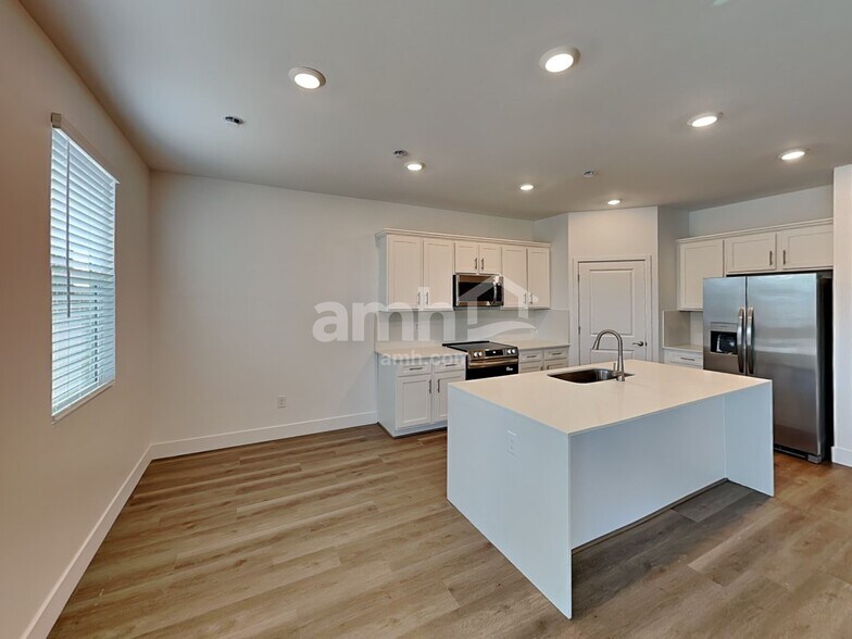 Building Photo - 9588 Harkes Dr