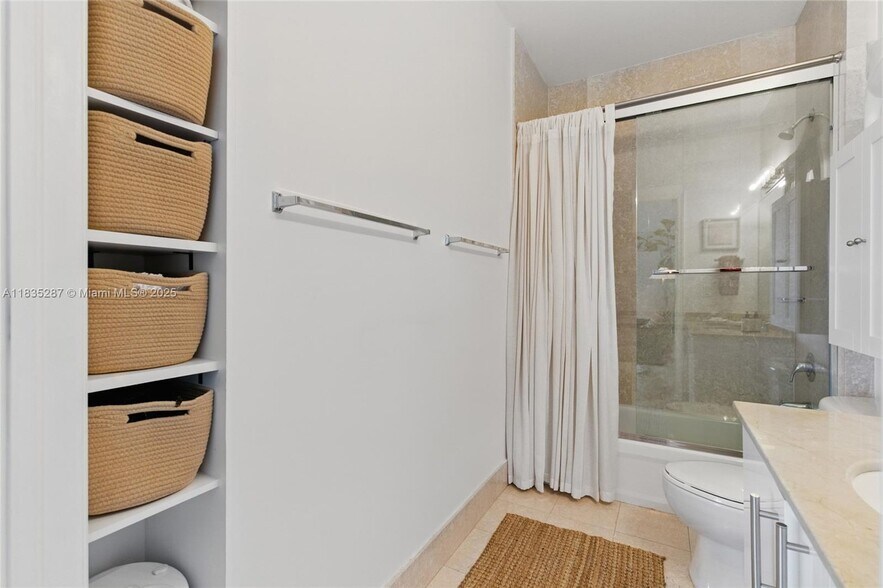 Building Photo - 2701 SW 3rd Ave