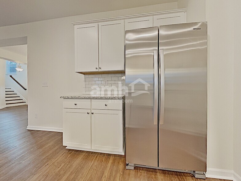 Building Photo - 386 Camp Cir
