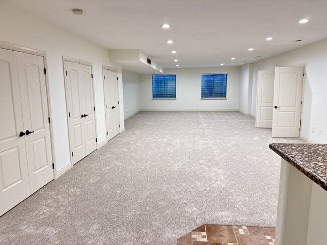 Building Photo - 14328 S Log Home Ln