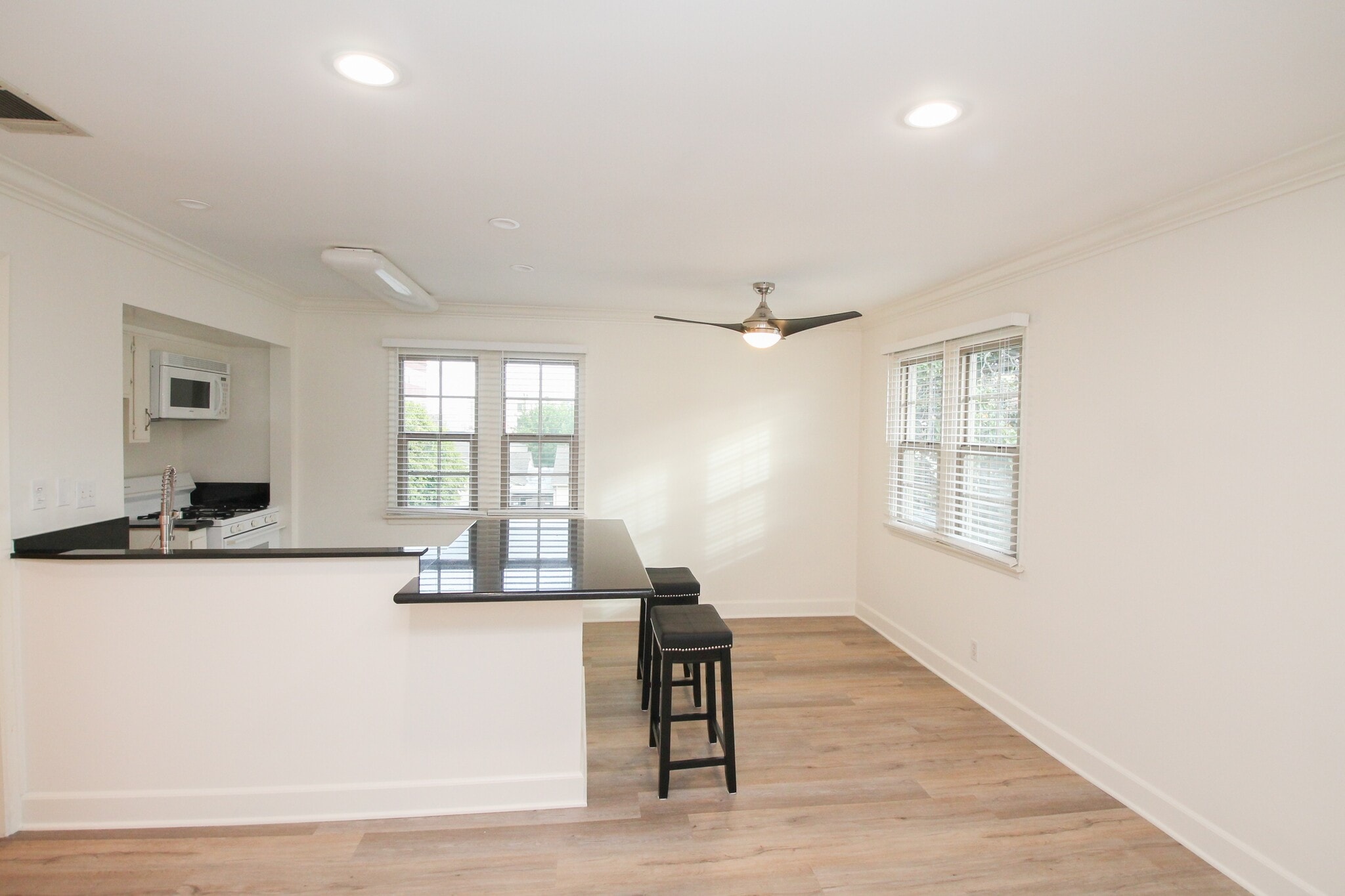 Building Photo - 15127 Dickens St