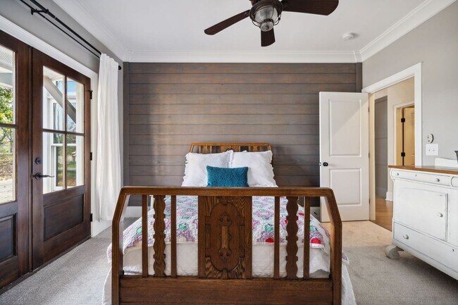 Building Photo - FULLY FURNISHED ISLAND HOME ON OLD HICKORY...