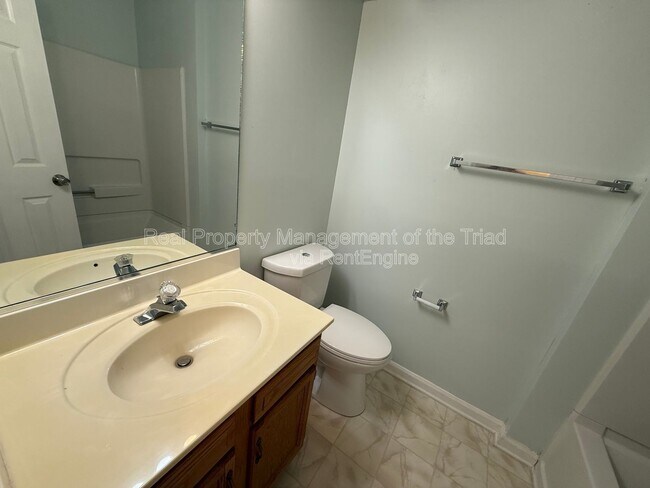 Building Photo - 5012 Lawndale Dr