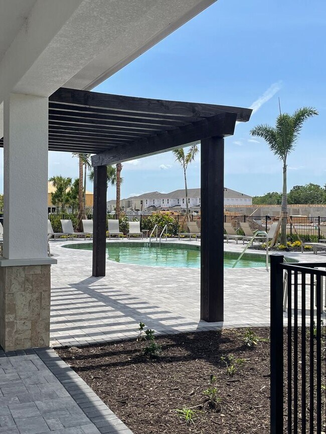 Building Photo - 3 Bedroom and 2.5 Bath Home in Skye Ranch ...