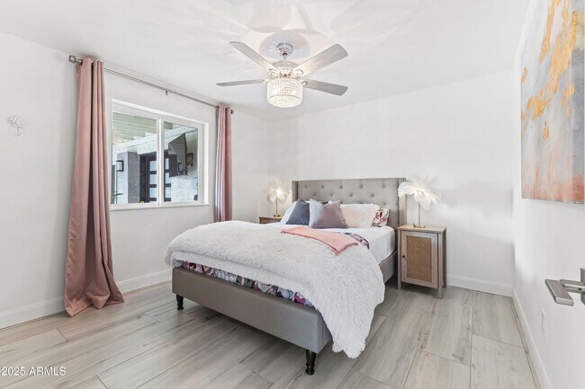 Building Photo - 7258 E Loma Ln