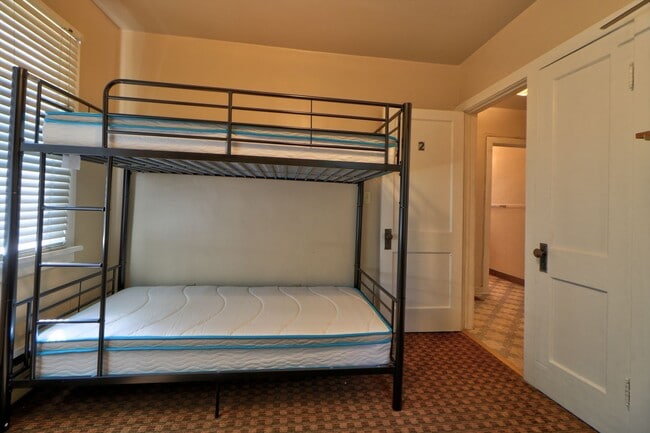 Building Photo - Provo Upstairs Apartment