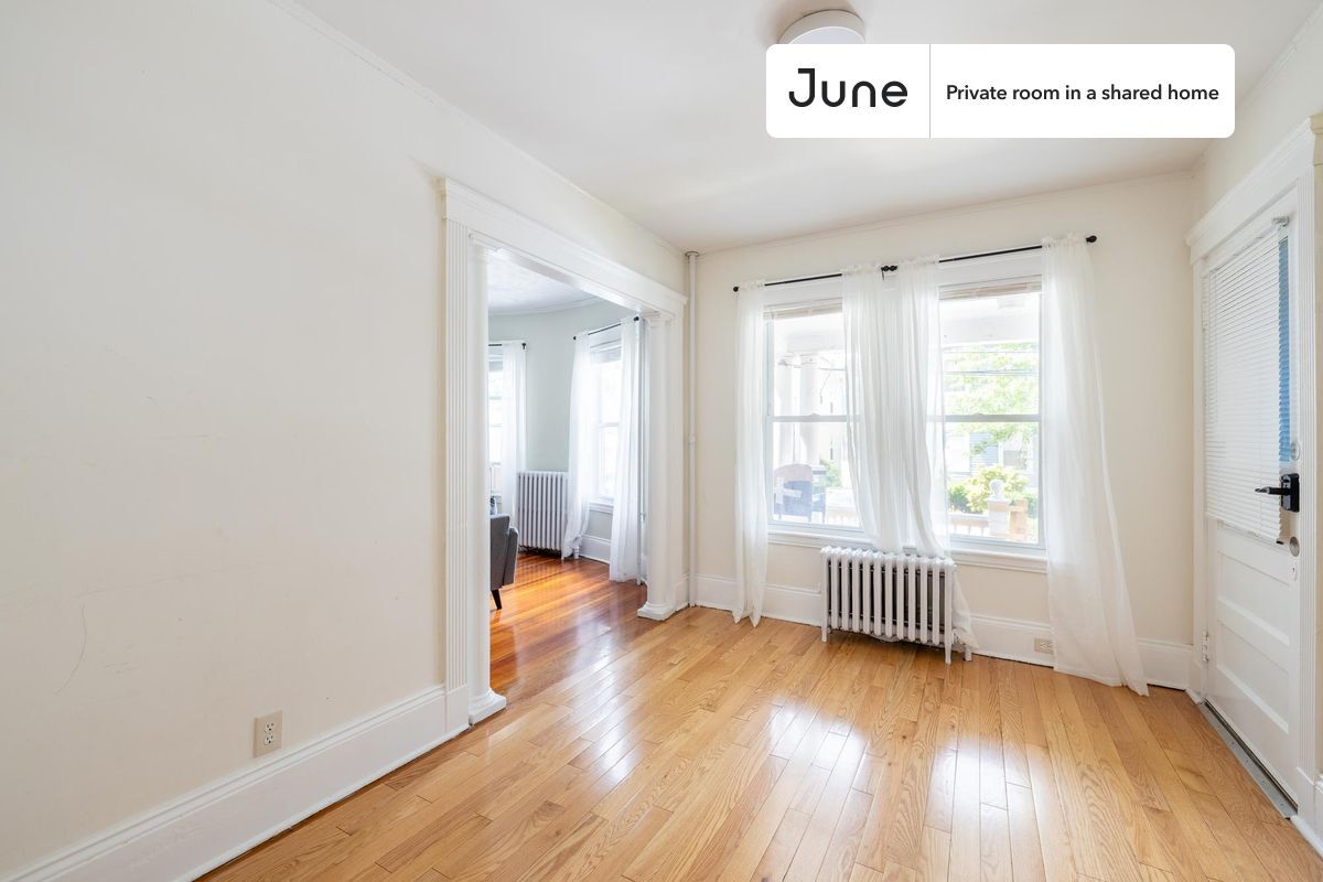 Building Photo - Private bedroom in 4 bed/1 bath Home