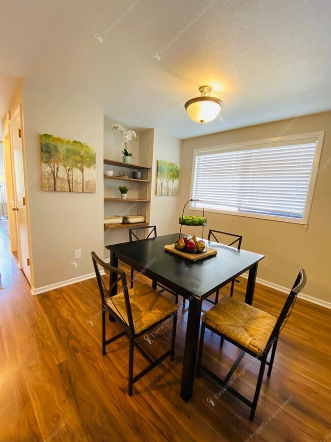 Building Photo - FULLY FURNISHED, 1 BR - 1.5 BA + LOFT CONDO IN NW BEND