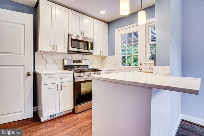 Building Photo - 2901 Farmington Dr