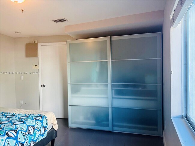 Building Photo - 7700 Collins Ave