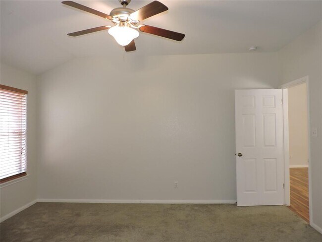Building Photo - 1404 Peachtree Valley Dr