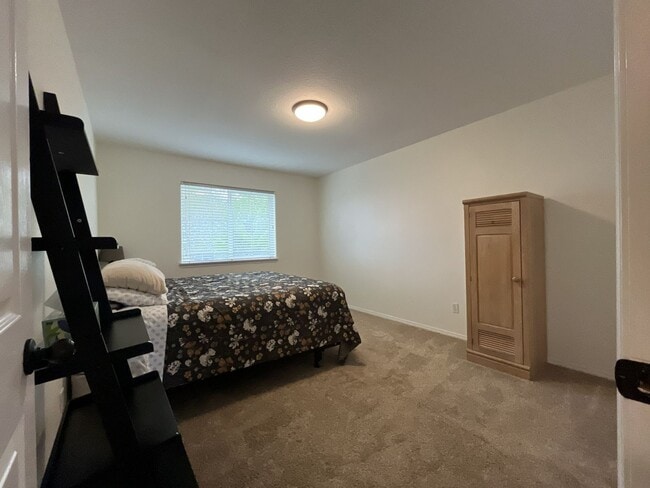 Building Photo - Elegant 5BR + Bonus Room Home with Bay Windows, Entertainment Room & Oversized Primary Retreat