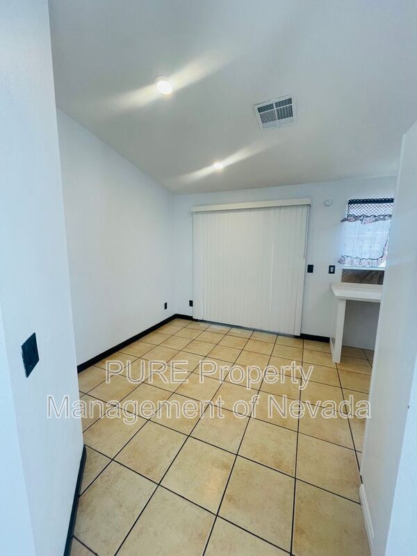 Building Photo - 724 Taft Ct