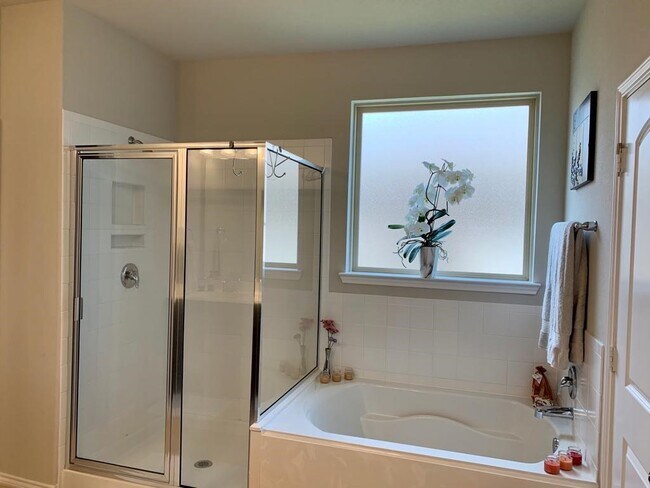 Building Photo - 24207 Oakdale Hls