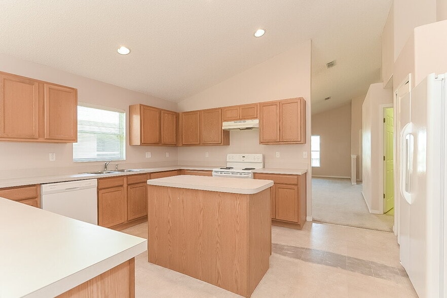 Building Photo - 1050 Bluegrass Dr