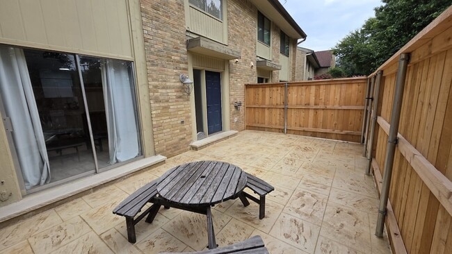 Building Photo - 2606 Custer Pkwy