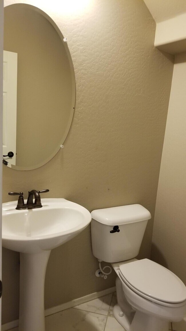 Building Photo - 2248 E Ottawa Ln