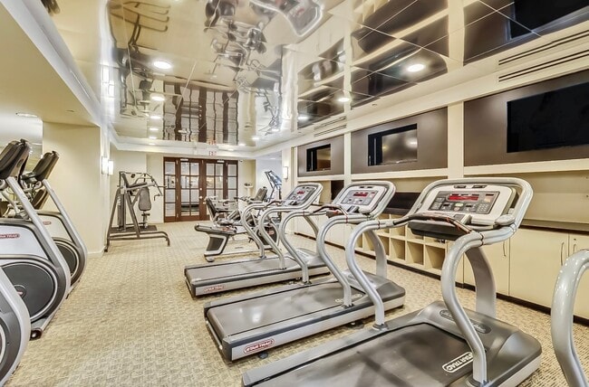 Building Photo - Luxury Condo 1 bed/1bath - 14th floor, Nice amenities, METRO!